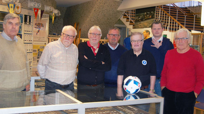 Redaktionen samlad på IM, fr.v. Göran Schönhult, Roger Gottfridsson, Ole Törner, Peter Ekvall, Walle Holmberg, Mikael Dahl och Johnny Åkesson.
